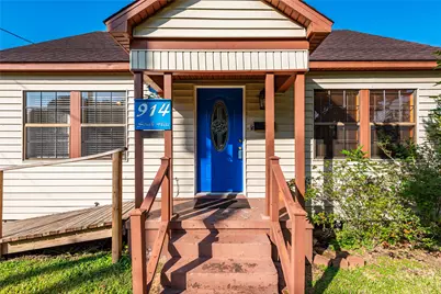 914 S Hill Street, Alvin, TX 77511 - Photo 1