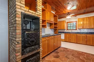 914 S Hill St, Alvin, TX 77511 - Photo 11