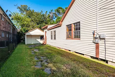 914 S Hill Street, Alvin, TX 77511 - Photo 31