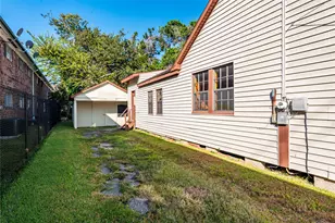 914 S Hill St, Alvin, TX 77511 - Photo 31