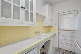 401 W Clay St, Houston, TX 77019 - Photo 13