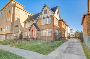 401 W Clay St, Houston, TX 77019 - Photo 3