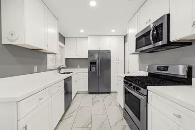 1853 Huge Oaks St Street, Houston, TX 77055 - Photo 9