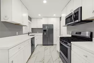 1853 Huge Oaks St St, Houston, TX 77055 - Photo 9