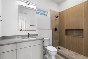 1030 W 24th St, Houston, TX 77008 - Photo 7