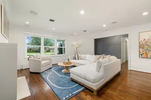 8733 Banzer St, Houston, TX 77055 - Photo 9