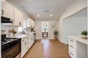 322 S Persimmon St, Tomball, TX 77375 - Photo 13
