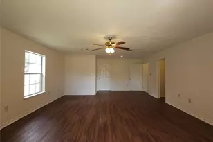 418 Texas St, Tomball, TX 77375 - Photo 3