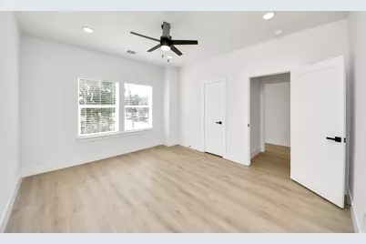 1316 W Willis Street, Alvin, TX 77511 - Photo 21