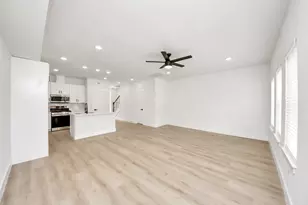 1316 W Willis St, Alvin, TX 77511 - Photo 13