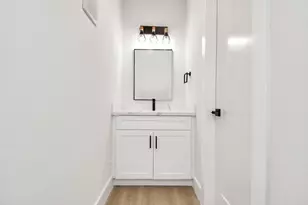 1316 W Willis St, Alvin, TX 77511 - Photo 17