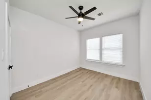 1316 W Willis St, Alvin, TX 77511 - Photo 25