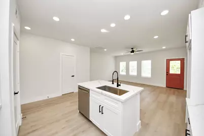 1316 W Willis Street, Alvin, TX 77511 - Photo 11