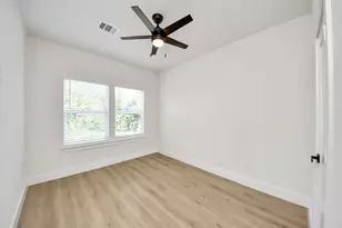 1316 W Willis St, Alvin, TX 77511 - Photo 27