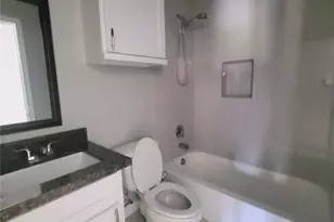 501 E Davis St, Conroe, TX 77301 - Photo 11