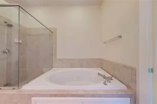 2710 Hullsmith Dr, Houston, TX 77063 - Photo 35