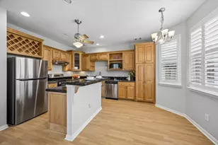 607 Travis St, Webster, TX 77598 - Photo 7