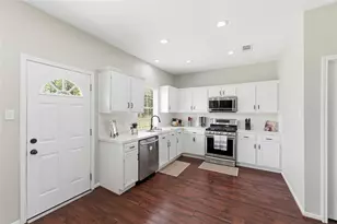 205 Oak Creek Cir, League City, TX 77573 - Photo 7
