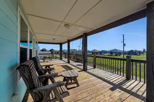 964 S Selwyn Rd, Crystal Beach, TX 77650 - Photo 9