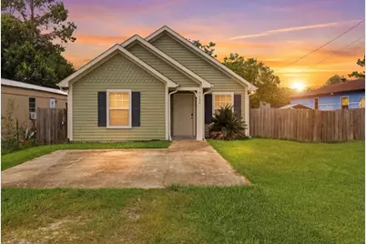 228 W Elm Avenue, Winnie, TX 77665 - Photo 1