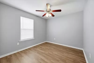 228 W Elm Avenue, Winnie, TX 77665 - Photo 13