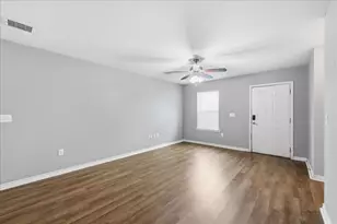 228 W Elm Ave, Winnie, TX 77665 - Photo 3