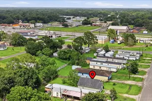 228 W Elm Ave, Winnie, TX 77665 - Photo 25