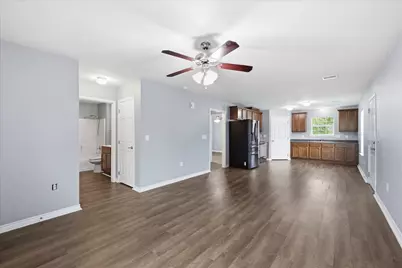 228 W Elm Avenue, Winnie, TX 77665 - Photo 5