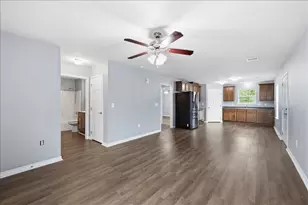 228 W Elm Ave, Winnie, TX 77665 - Photo 5
