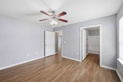 228 W Elm Avenue, Winnie, TX 77665 - Photo 11