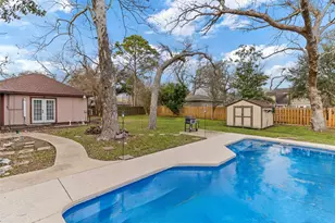 105 Poinciana Street St, Lake Jackson, TX 77566 - Photo 7