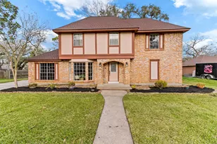 105 Poinciana Street St, Lake Jackson, TX 77566 - Photo 3