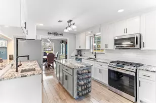 105 Poinciana Street St, Lake Jackson, TX 77566 - Photo 13