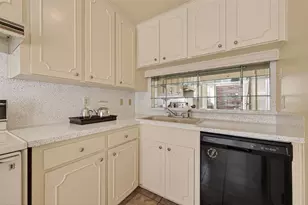 7933 Woodway Dr, Houston, TX 77063 - Photo 19