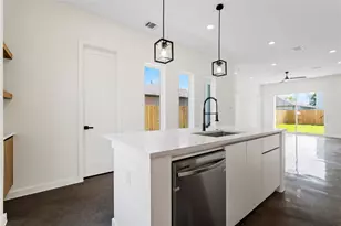 8205 Parnell St, Houston, TX 77051 - Photo 11