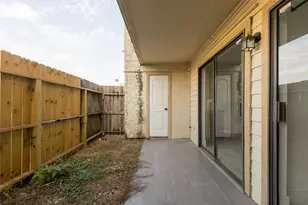 10075 Westpark Dr, Houston, TX 77042 - Photo 17