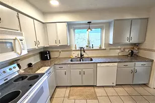 17211 Heritage Bay Dr, Webster, TX 77598 - Photo 7