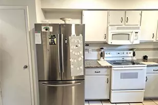 17211 Heritage Bay Dr, Webster, TX 77598 - Photo 9