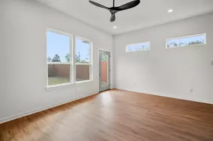 8210 Venus St, Houston, TX 77088 - Photo 11