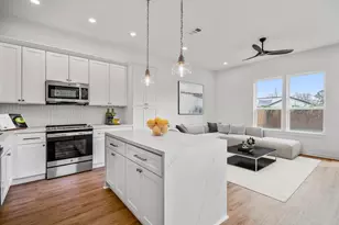 8210 Venus St, Houston, TX 77088 - Photo 3