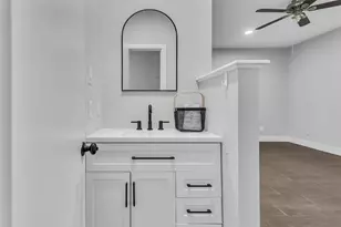 8100 Cambridge St, Houston, TX 77054 - Photo 23