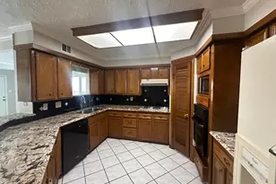 219 Kings Ct, Stafford, TX 77477 - Photo 19