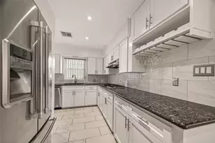 5666 Overbrook Ln, Houston, TX 77056 - Photo 19