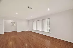 5666 Overbrook Ln, Houston, TX 77056 - Photo 7