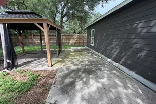 104 Mesquite St, Louise, TX 77455 - Photo 5