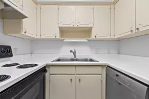 2601 Bellefontaine St, Houston, TX 77025 - Photo 17