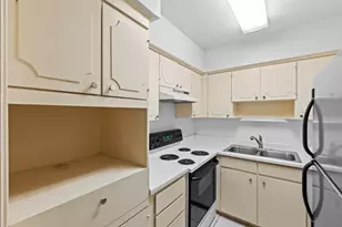 2601 Bellefontaine St, Houston, TX 77025 - Photo 3