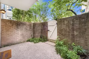2601 Bellefontaine St, Houston, TX 77025 - Photo 19