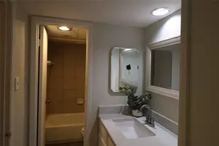 10811 Richmond Ave, Houston, TX 77042 - Photo 7