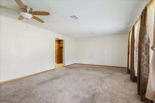 213 Highland Dr, Hitchcock, TX 77563 - Photo 3